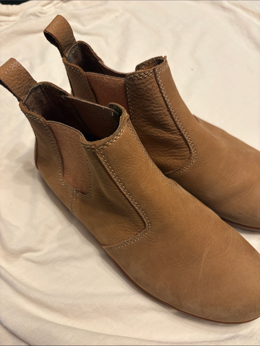 Kodiak Chelsea low rider ankle Boots in tan Brown suede